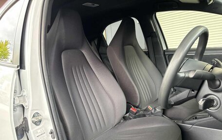 Toyota Yaris, 2023 год, 1 052 000 рублей, 7 фотография