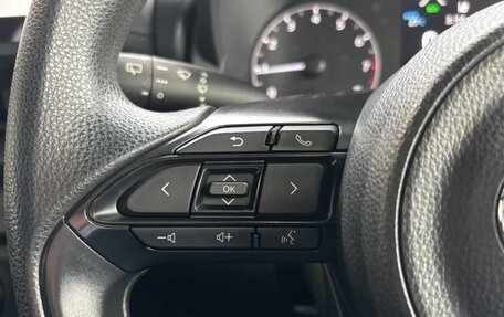 Toyota Yaris, 2023 год, 1 052 000 рублей, 11 фотография
