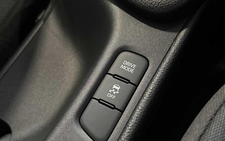 Toyota Yaris, 2023 год, 1 052 000 рублей, 27 фотография