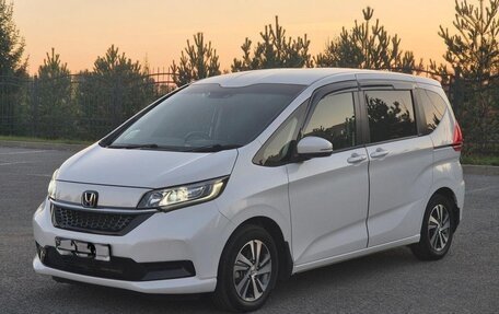 Honda Freed II, 2022 год, 1 380 000 рублей, 1 фотография