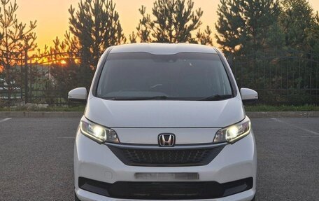 Honda Freed II, 2022 год, 1 380 000 рублей, 2 фотография