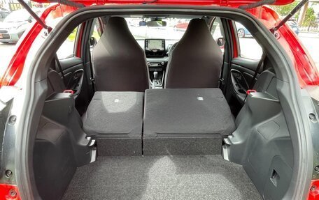 Toyota Yaris, 2023 год, 1 073 000 рублей, 13 фотография