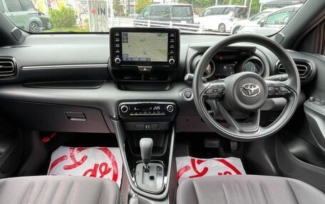 Toyota Yaris, 2023 год, 1 073 000 рублей, 14 фотография