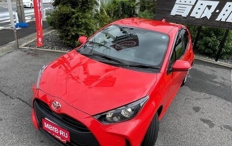 Toyota Yaris, 2023 год, 1 073 000 рублей, 3 фотография