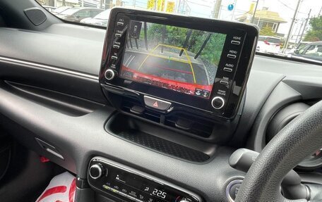 Toyota Yaris, 2023 год, 1 073 000 рублей, 21 фотография