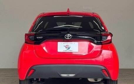 Toyota Yaris, 2022 год, 1 014 000 рублей, 3 фотография