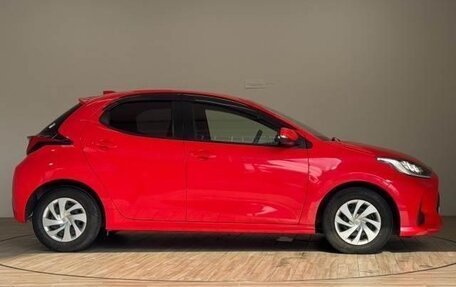 Toyota Yaris, 2022 год, 1 014 000 рублей, 5 фотография