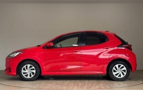 Toyota Yaris, 2022 год, 1 014 000 рублей, 4 фотография