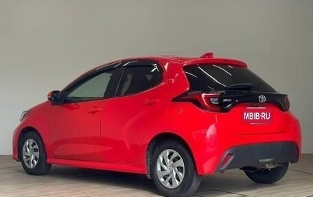 Toyota Yaris, 2022 год, 1 014 000 рублей, 6 фотография