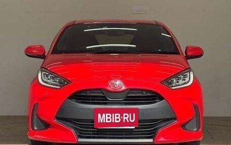 Toyota Yaris, 2022 год, 1 014 000 рублей, 2 фотография