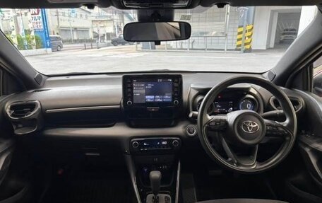 Toyota Yaris, 2022 год, 1 014 000 рублей, 16 фотография