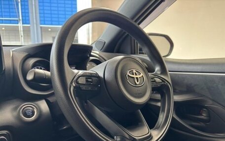 Toyota Yaris, 2022 год, 1 014 000 рублей, 14 фотография