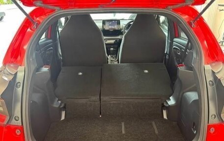 Toyota Yaris, 2022 год, 1 014 000 рублей, 21 фотография