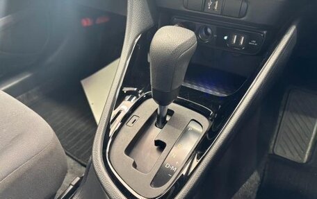 Toyota Yaris, 2022 год, 1 014 000 рублей, 26 фотография