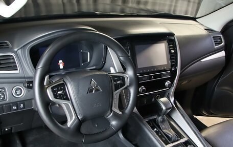 Mitsubishi Pajero Sport III рестайлинг, 2021 год, 2 999 000 рублей, 8 фотография
