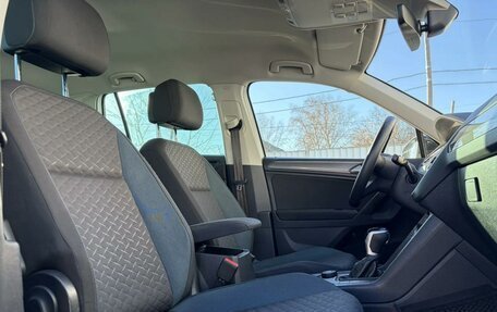 Volkswagen Tiguan II, 2019 год, 2 599 000 рублей, 8 фотография
