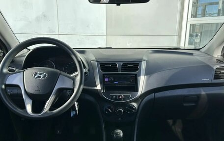 Hyundai Solaris II рестайлинг, 2015 год, 800 000 рублей, 9 фотография