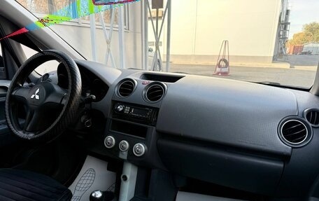 Mitsubishi Colt VI рестайлинг, 2006 год, 250 000 рублей, 15 фотография