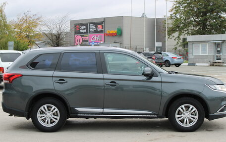 Mitsubishi Outlander III рестайлинг 3, 2015 год, 1 709 000 рублей, 4 фотография