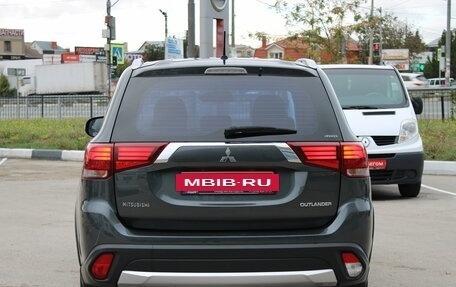 Mitsubishi Outlander III рестайлинг 3, 2015 год, 1 709 000 рублей, 6 фотография