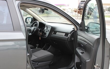 Mitsubishi Outlander III рестайлинг 3, 2015 год, 1 709 000 рублей, 17 фотография