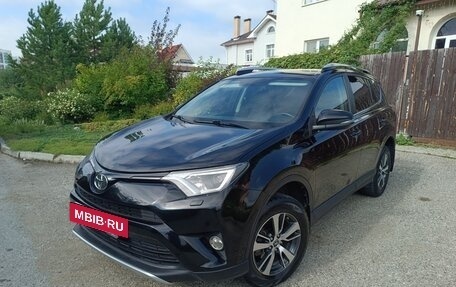 Toyota RAV4, 2017 год, 1 900 000 рублей, 12 фотография