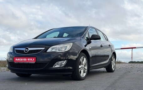 Opel Astra J, 2011 год, 950 000 рублей, 1 фотография