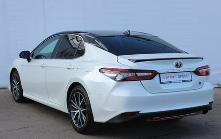 Toyota Camry, 2021 год, 2 350 000 рублей, 5 фотография