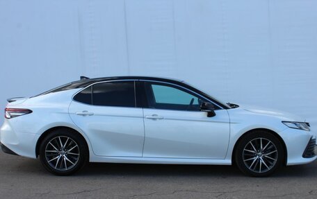 Toyota Camry, 2021 год, 2 350 000 рублей, 8 фотография