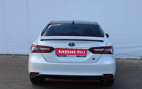 Toyota Camry, 2021 год, 2 350 000 рублей, 6 фотография