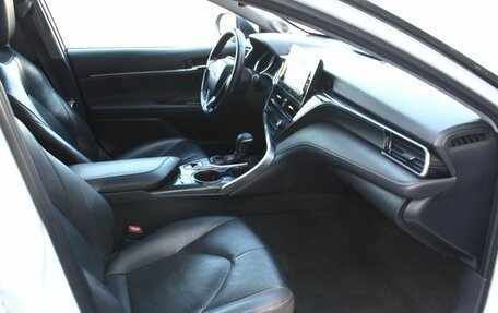 Toyota Camry, 2021 год, 2 350 000 рублей, 12 фотография