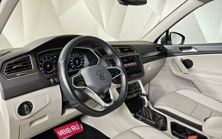 Volkswagen Tiguan II, 2018 год, 2 539 000 рублей, 19 фотография