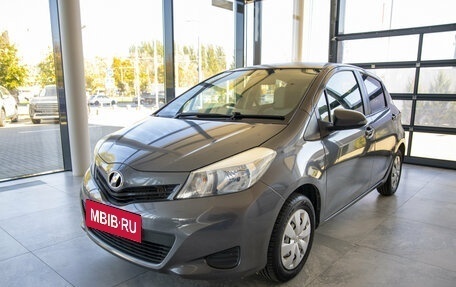 Toyota Vitz, 2013 год, 950 000 рублей, 3 фотография