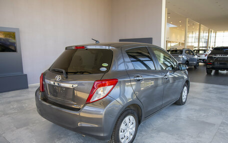 Toyota Vitz, 2013 год, 950 000 рублей, 6 фотография