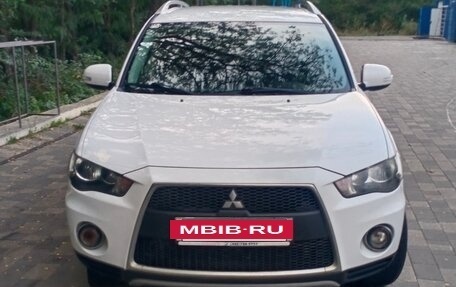 Mitsubishi Outlander III рестайлинг 3, 2010 год, 1 350 000 рублей, 2 фотография