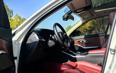 BMW 3 серия, 2023 год, 2 920 000 рублей, 10 фотография
