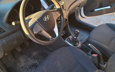 Hyundai Solaris II рестайлинг, 2014 год, 650 000 рублей, 5 фотография