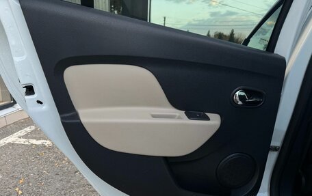 Renault Logan II, 2016 год, 840 000 рублей, 13 фотография