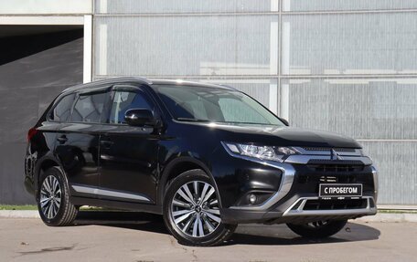 Mitsubishi Outlander III рестайлинг 3, 2020 год, 2 350 000 рублей, 3 фотография