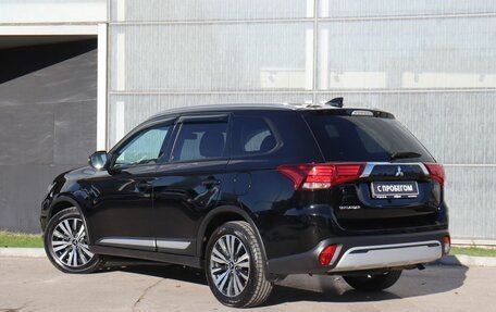 Mitsubishi Outlander III рестайлинг 3, 2020 год, 2 350 000 рублей, 7 фотография
