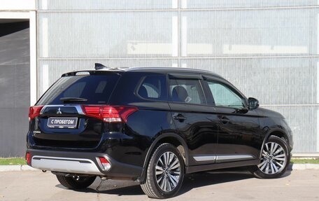 Mitsubishi Outlander III рестайлинг 3, 2020 год, 2 350 000 рублей, 5 фотография