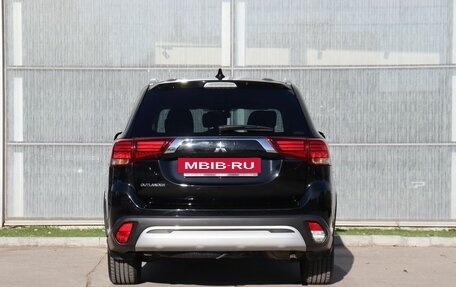 Mitsubishi Outlander III рестайлинг 3, 2020 год, 2 350 000 рублей, 6 фотография