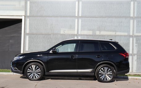 Mitsubishi Outlander III рестайлинг 3, 2020 год, 2 350 000 рублей, 8 фотография