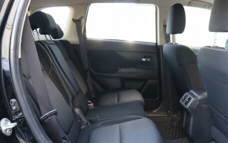 Mitsubishi Outlander III рестайлинг 3, 2020 год, 2 350 000 рублей, 10 фотография