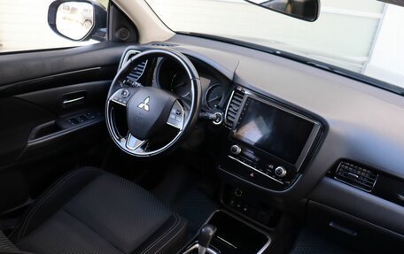 Mitsubishi Outlander III рестайлинг 3, 2020 год, 2 350 000 рублей, 12 фотография