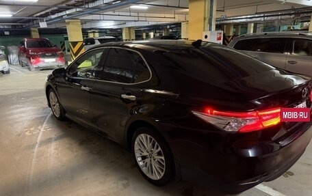 Toyota Camry, 2020 год, 2 600 000 рублей, 4 фотография