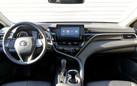 Toyota Camry, 2023 год, 3 850 000 рублей, 10 фотография
