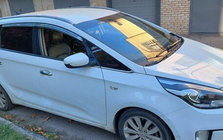 KIA Carens III (RP), 2016 год, 1 600 000 рублей, 2 фотография