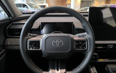 Toyota RAV4, 2025 год, 4 390 000 рублей, 14 фотография