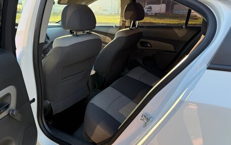 Chevrolet Cruze II, 2010 год, 650 000 рублей, 11 фотография